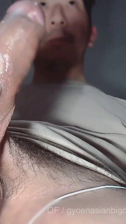 Asian shows his face for the first time and takes out his huge cock and ends up ending up like a volcano. | Clip 1