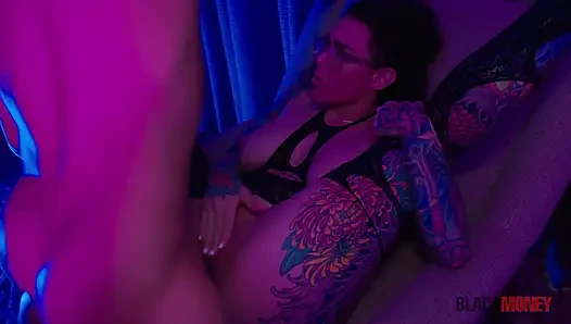 Freakige latina mit dicken titten kriegt schwanz von macana-mann