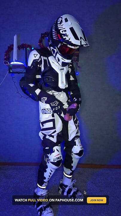 Svršavanje dva puta u Nike Uptempo patikama