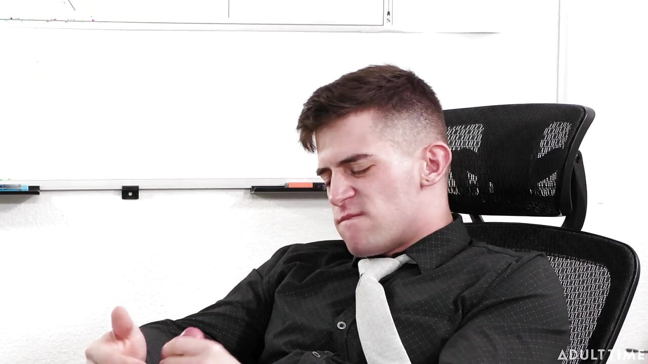 Heterofleksibilan - Perverzni šef Jordan Starr uhvaćen kako tvrdo radi Trevor Brooks