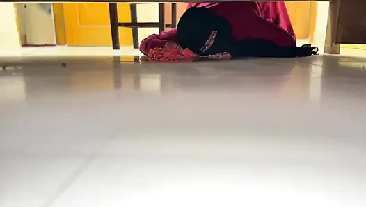 Mısırlı büyük götlü düzgün vücutlu Müslüman ateşli üvey anne yatağın altına sıkıştıktan sonra benden anal sikiş istiyor!