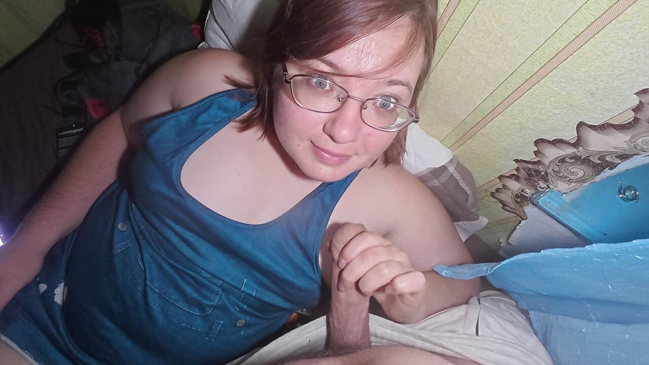 Ein schluck sperma. Komm von einem guten blowjob in meinen mund.