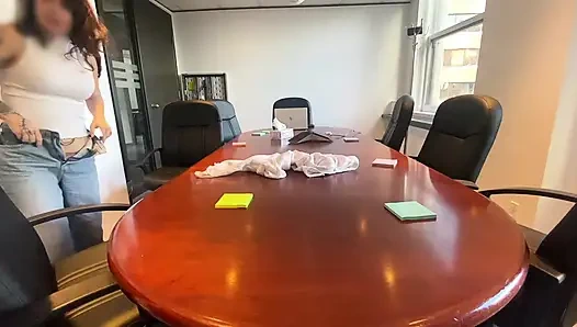 Aku kepergok ngentot sama pelacur kantor dan dipecat