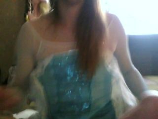 Elsa škádlí šaty