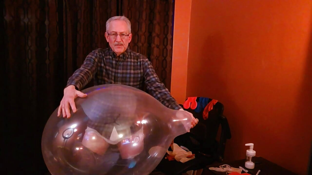 152) Drie grote ronde ballonnen opgelaten door Looner papa