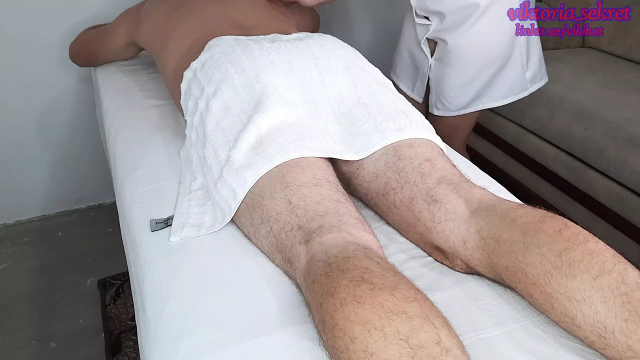 girl masseuse got a creampie from her client real