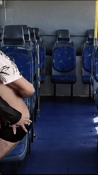 Student wordt dijt in de bus! | Clip 2