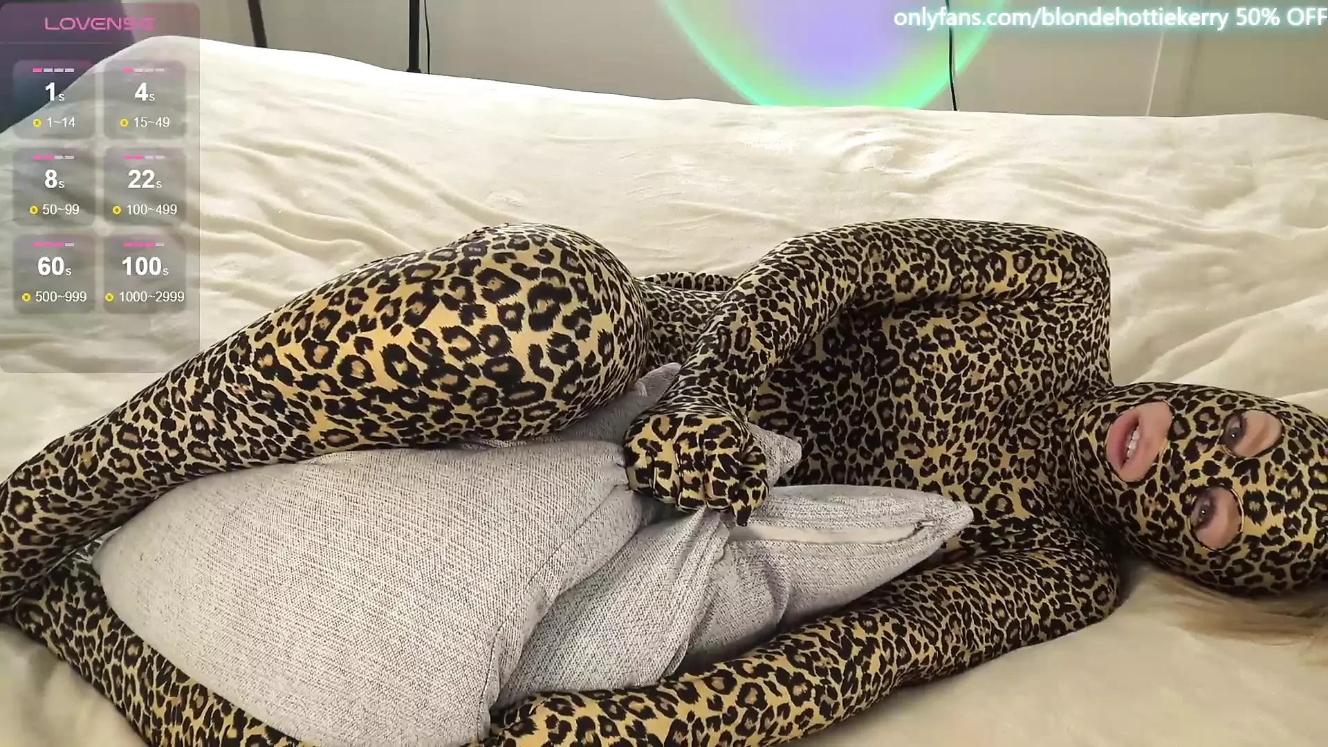 Blondehottiek Chaturbate humping Jastuk u zentai catsuitu