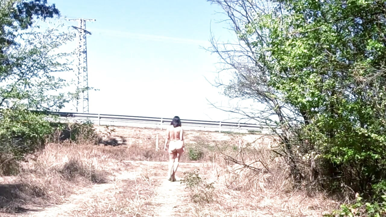 ทาสสาวถูกทําให้อับอายในที่สาธารณะ ตอน 3