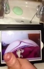Wanking over kik sluts arse