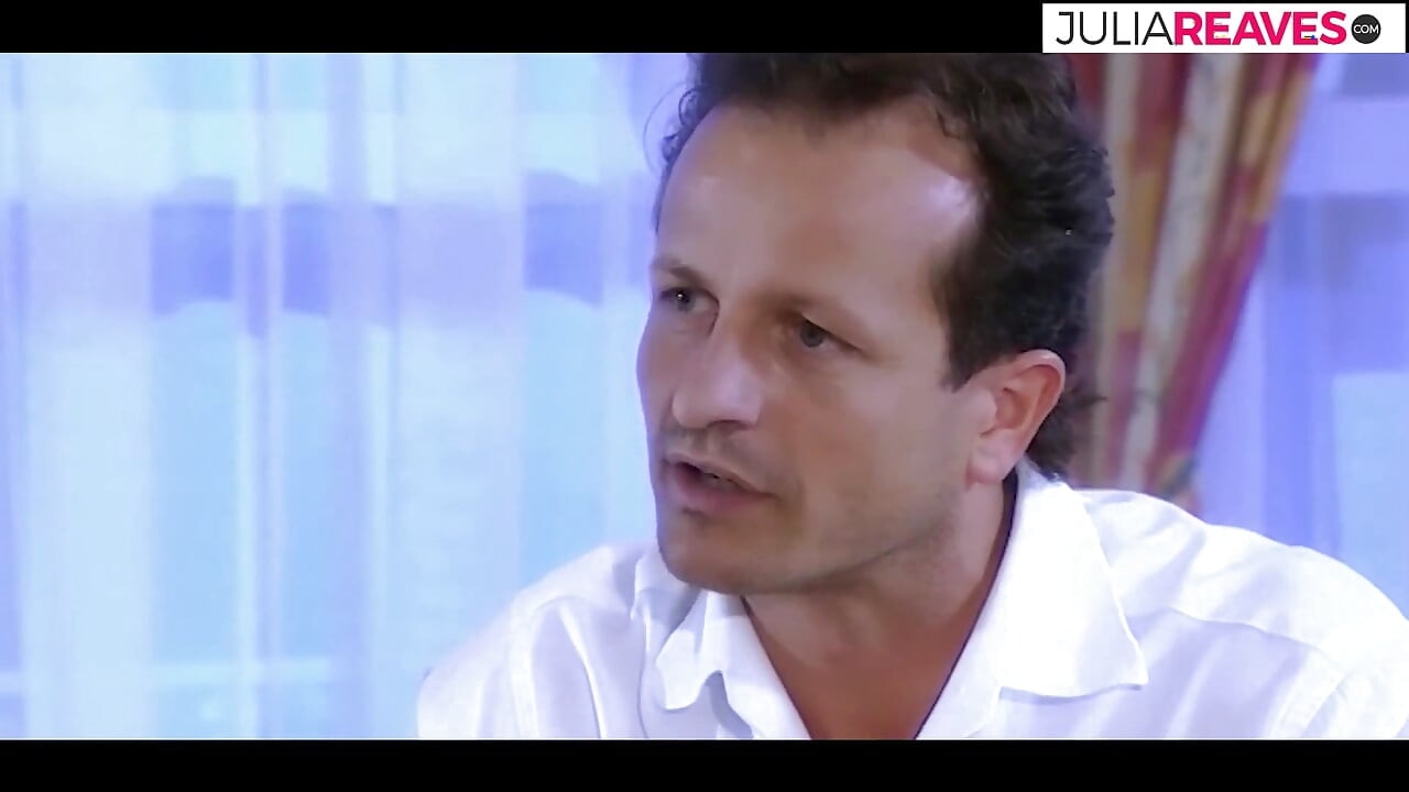 Kedua lubang gadis rambut pirang ini lagi asik nyepong kontol besar sebelum dientot habis-habisan