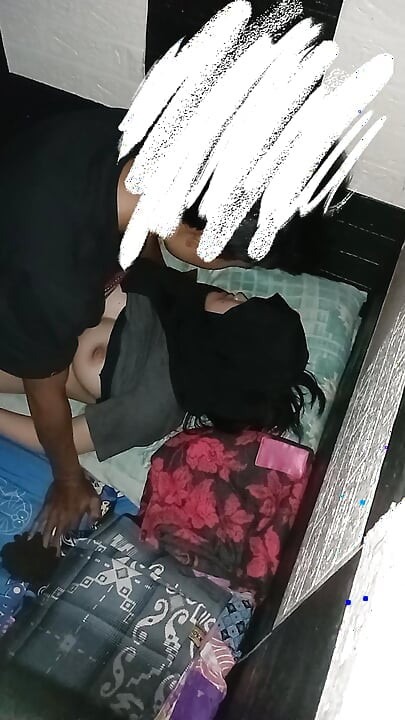 O prazer da minha buceta estreita e pele branca da minha mulher asiática