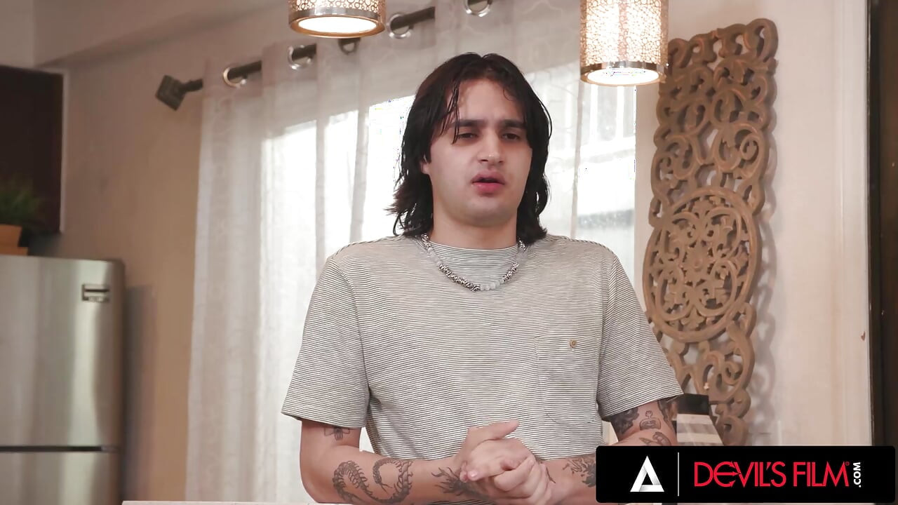 FILM CU DIAVOLI - Nico Luva își dorește un anal atât de rău încât are parte și de un futai dur adânc în față