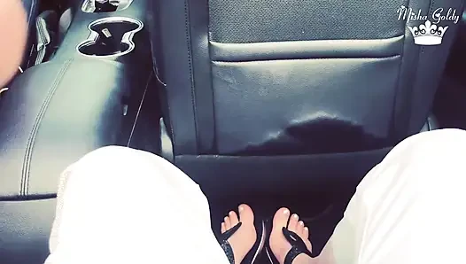 Feet tease in mustang cabriolet