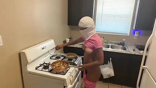 Hot babe naked making breakfast for her boyfriend m