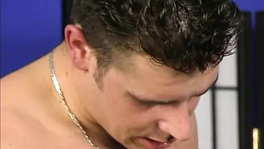 Cewek cantik dicrot di mulut setelah ngentot