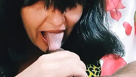 Gadis semok lagi asik memuaskan pacarnya