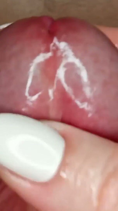She caresses his frenulum and he quickly cums. | Clip 2