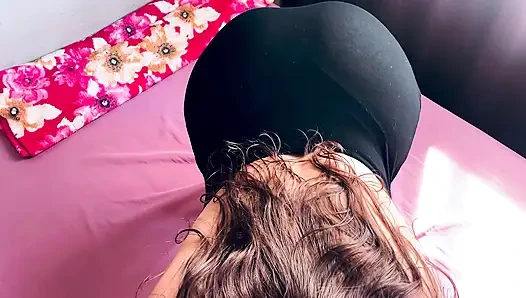 Elbisemle beni izlediğini biliyordum ve azdırmayı bırakamadım