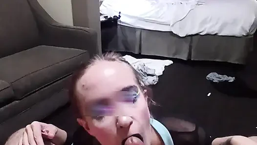 Pemain sepak bola menjadi jahat setelah memenangkan pertandingan dan mendapat creampie dua kali, memuja kontol besar, dan memakan memeknya.