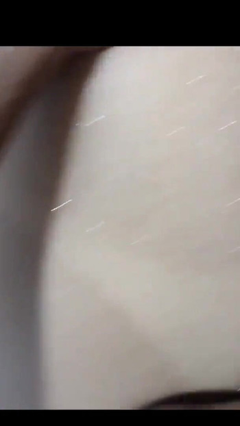 Emotionaler moment aus "Freche stiefmutter überrascht ihren geilen stiefsohn und fickt ihn, ohne dass sein stiefvater es weiß"