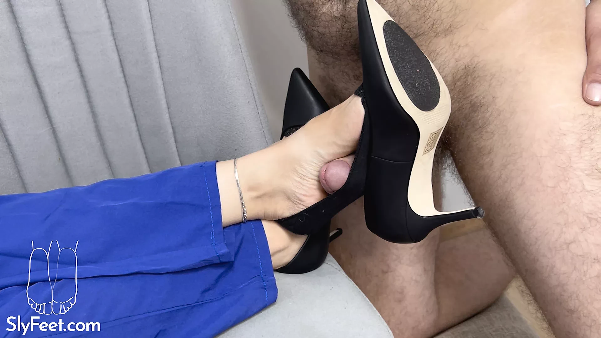Giày cao gót công việc trong một văn phòng với một lớn cumshot