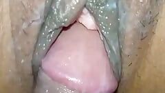 Une belle-sœur asiatique baise une grosse bite