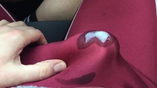 Spandex semen en coche