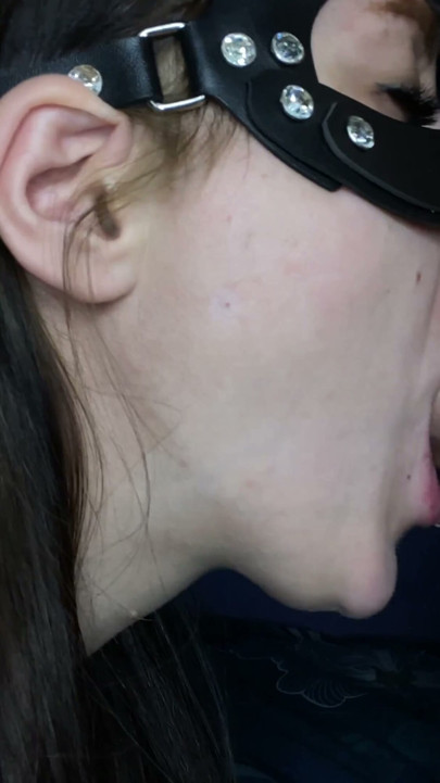 A green-eyed neighbor came to visit for salt, but it turned out she needed my hot pulsating sperm in her mouth | Clip 2
