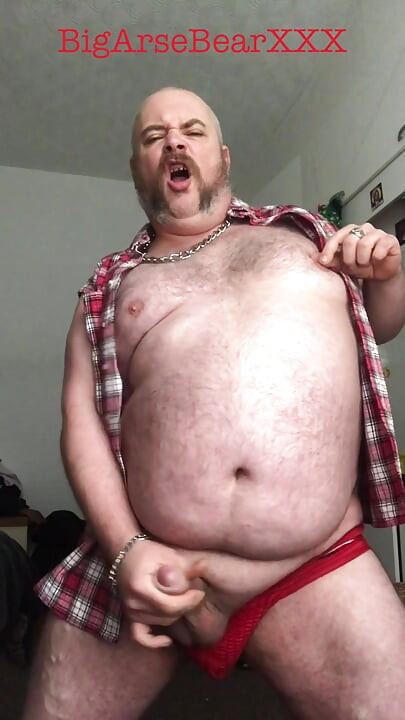 BIG ARSE BEAR WANK AND CUM
