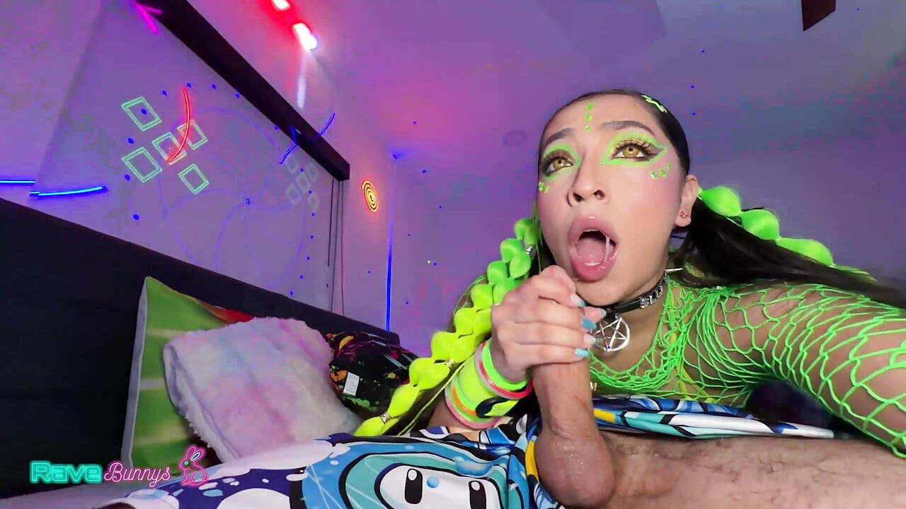 Puta de olhos penetrantes, Madison Wilde leva o DJ para um passeio!