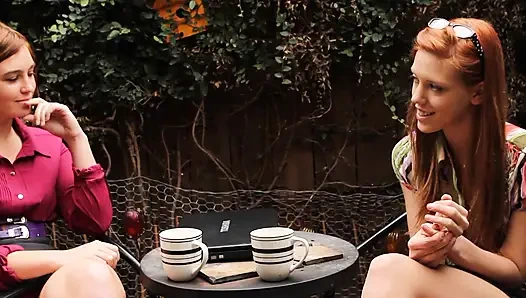 Лесбийские желания - после ужина