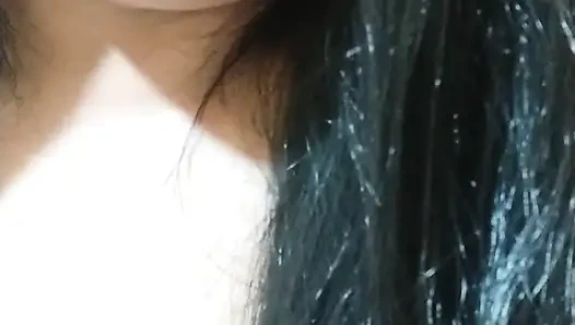 Я мастурбую, чтобы моя извращенная соседка могла наблюдать за мной.