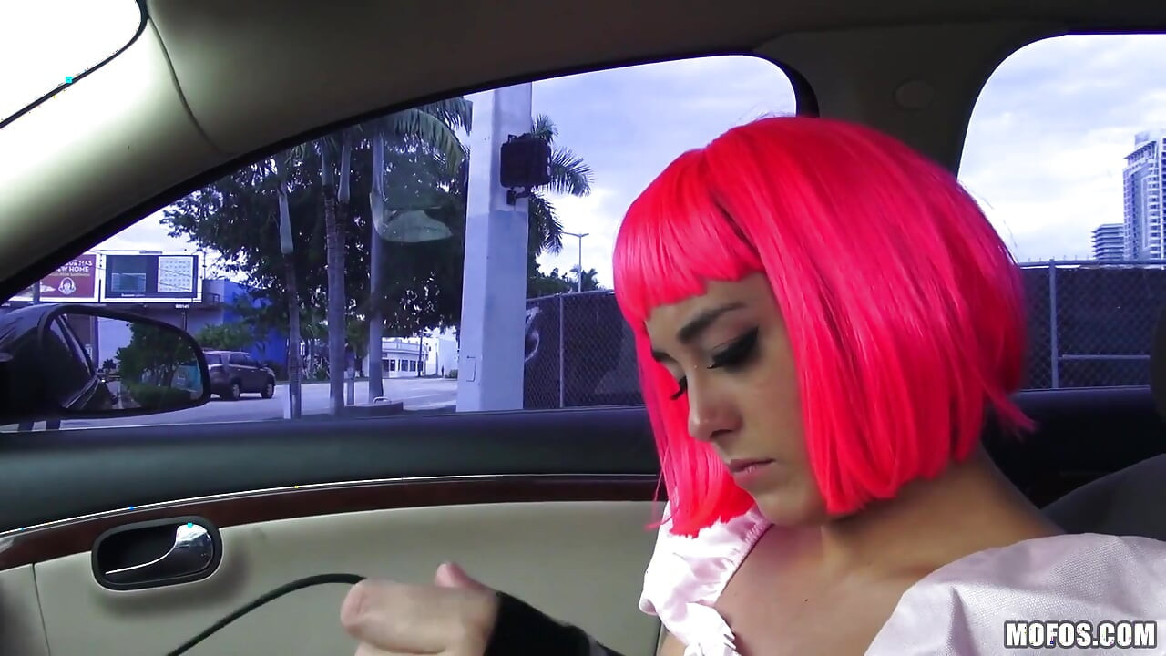 Stranded teens - morena Natalie Monroe chupa a Bruno y toma un gran culo dulce después de que él se detiene en un auto