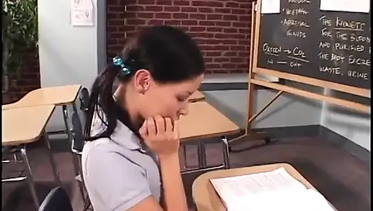Gadis remaja nakal nyepong kontol pak gurunya di kelas sebelum ngentot habis-habisan