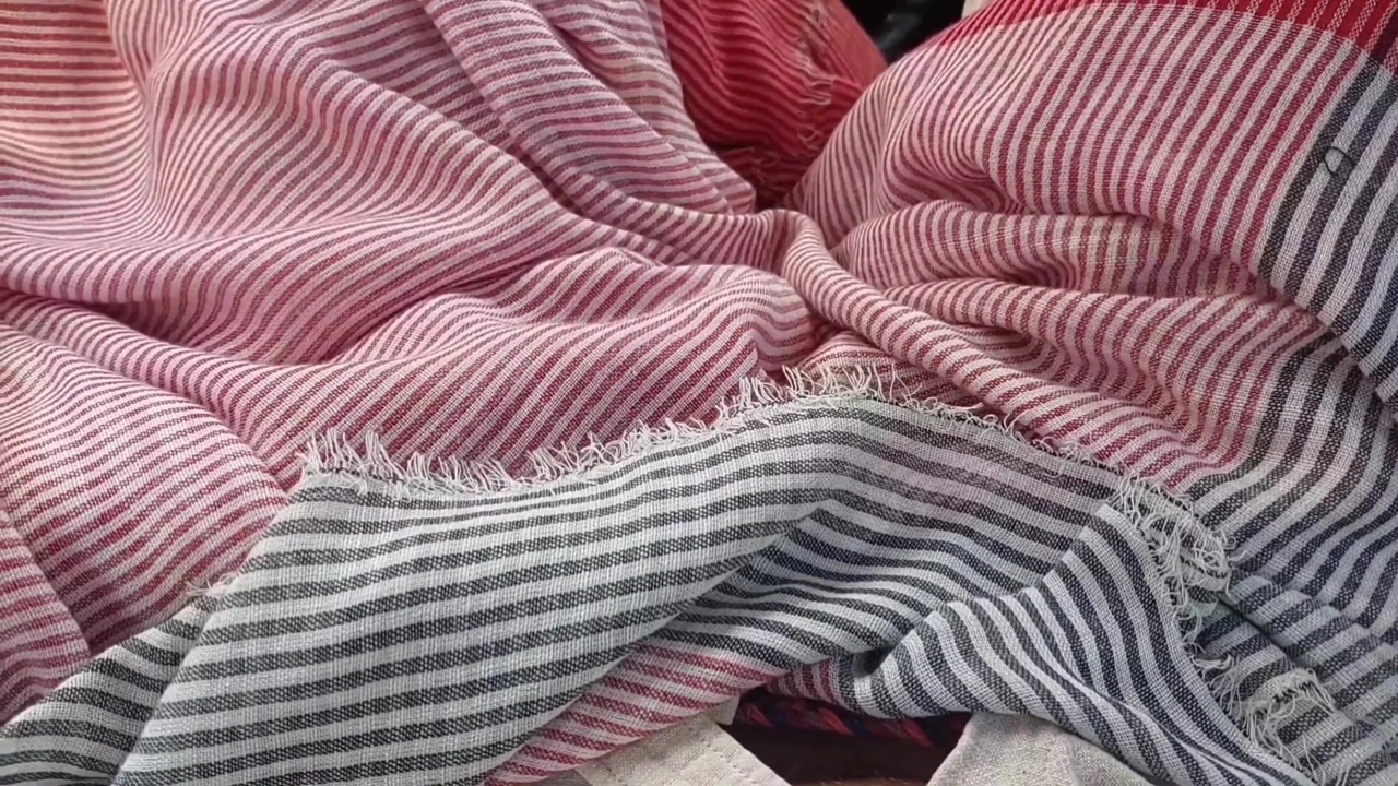Olgun sarışın eş arada seksten hoşlanır