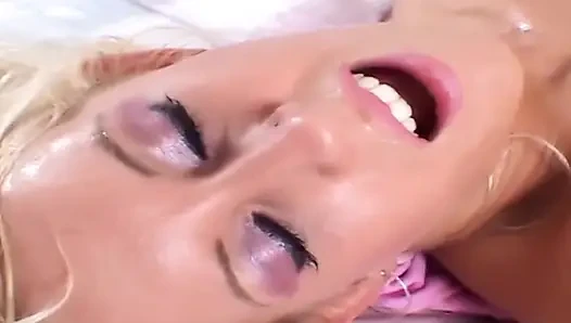 Yaramaz sarışın ve sıkı göt deliği