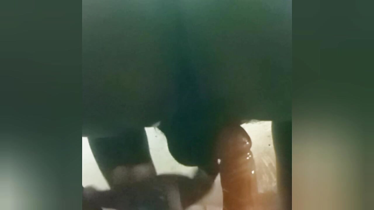 Gand me dildo ghusaya