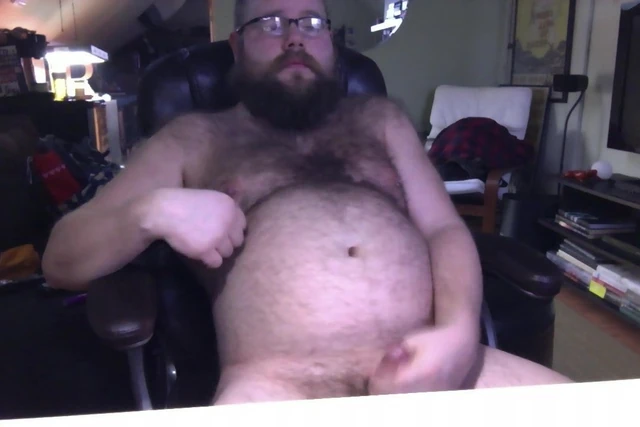 Hairy bearded big bear cums