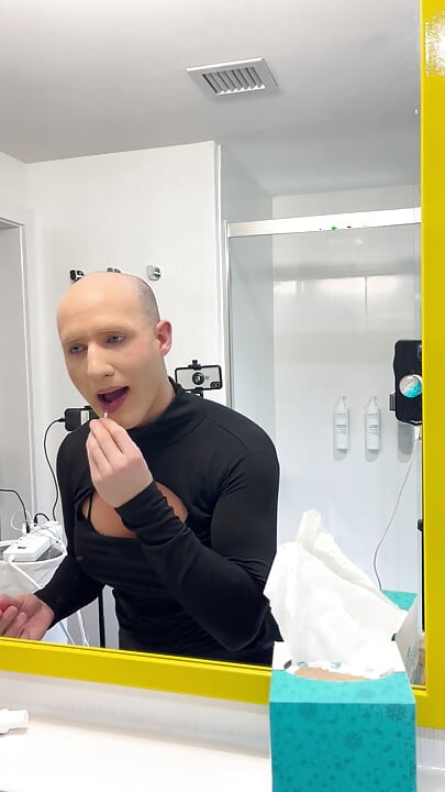 Man tot blonde schoonheid vrouwelijke make-over transformatie