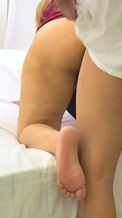Sora vitregă țâțoasă aproape că rămâne însărcinată în timp ce este futută de fratele vitreg, spermă pe fundul mare în timp ce țâțele mari sar | Clip 1