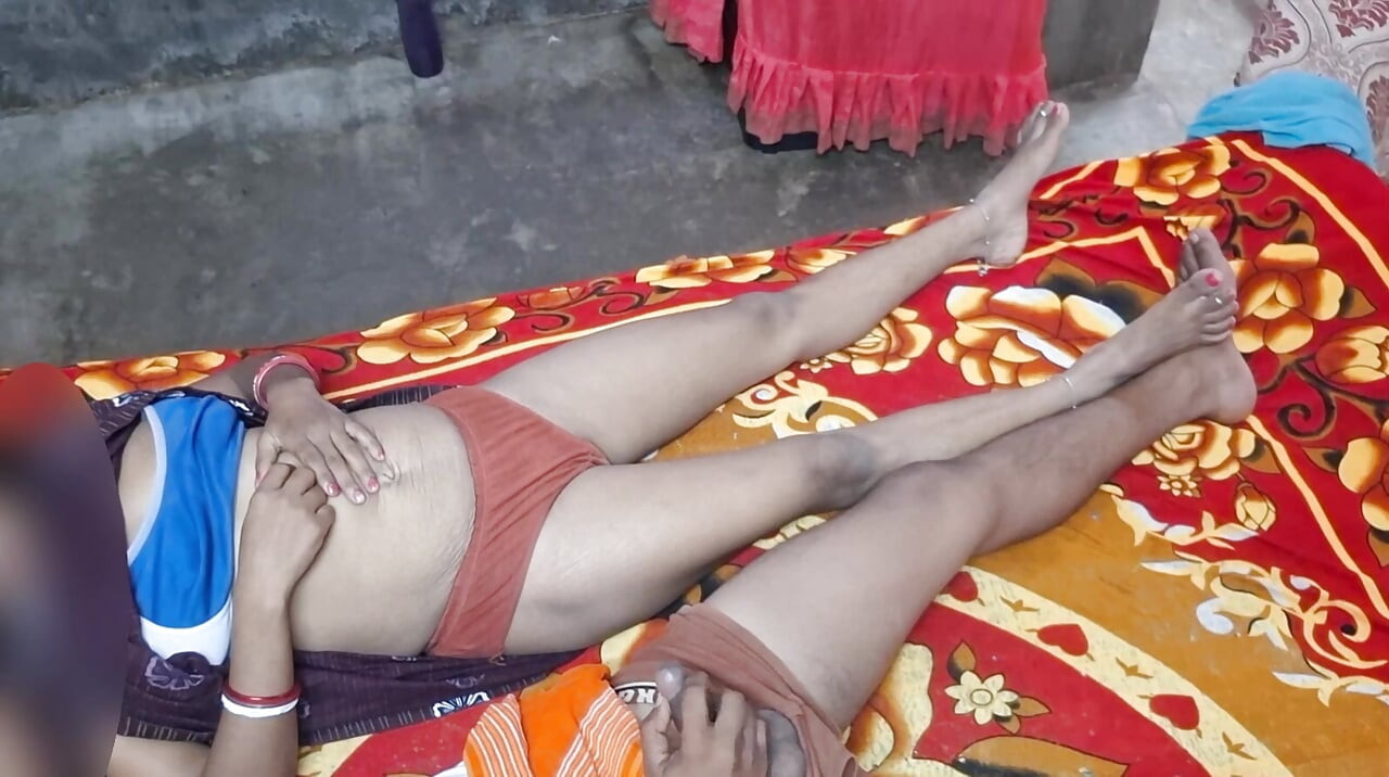 Indian desi chubby wife giving handjob