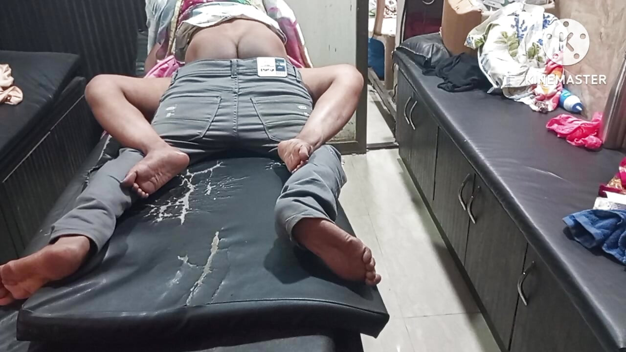 Une bhabhi se fait baiser, rigolote