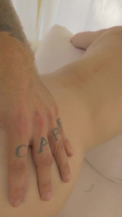 Anna DeVille's strakke kont wordt uitgespreid met Bryan's grote lul! | Clip 2