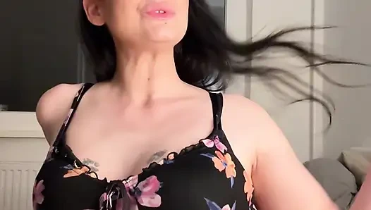 Lick feet and fuck my cunt creamy with the dildo.... COOL!!!