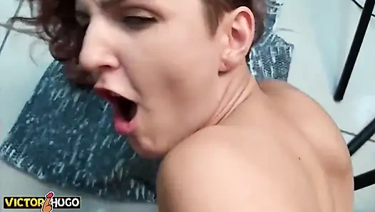 Karım tüm yarağımı yuttu ve sonra onun sıkı küçük götünü siktim