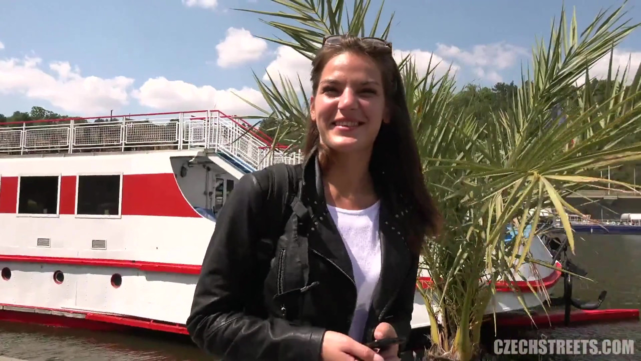チェコの街 - 史上最もシャイな女の子