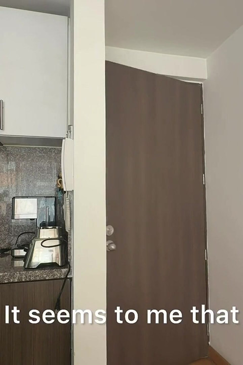 Tocurile mele ating ale tale și asta mă face foarte