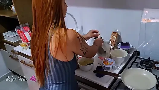 Istri pemarah di dapur - sofia felix