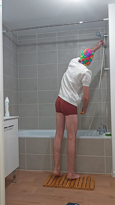 I'm cleaning my bathtub (episode 1)